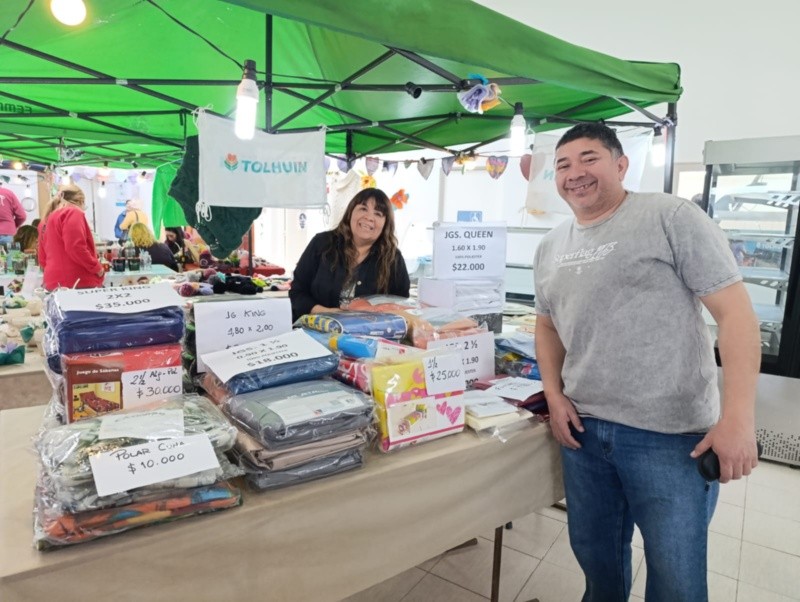 Hasta fueron a Tolhuin a vender las sábanas durante un fin de semana para poder recaudar algo de dinero 