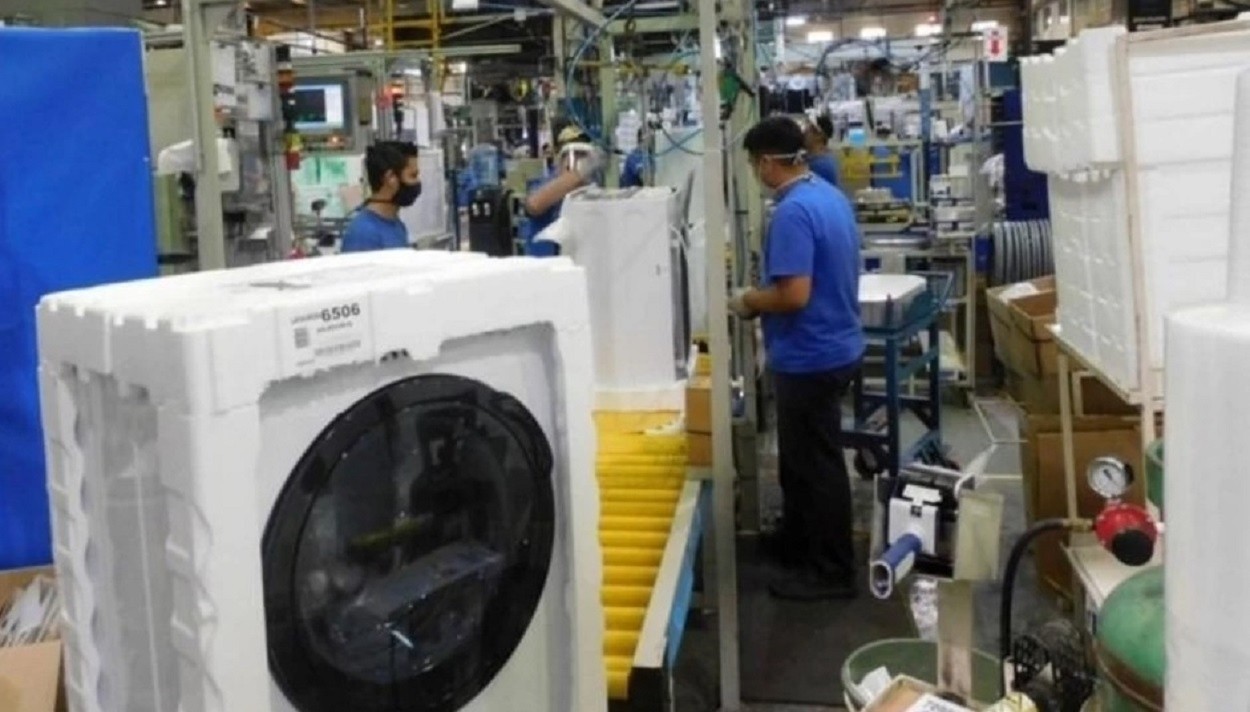 Crisis industrial: Electrolux suspende y Mabe cierra una de sus plantas